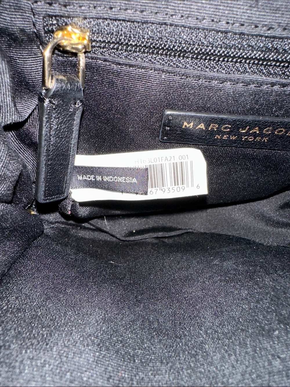 Marc Jacobs Black Leather ~ The Commuter Circle Crossbody Bag ~
Limited Edition - Picture 12 of 12